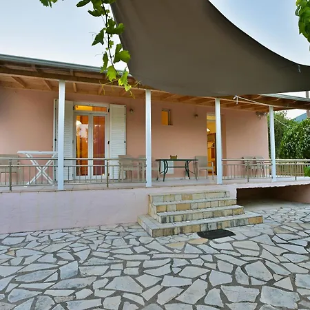 Drossos Garden House Holiday home