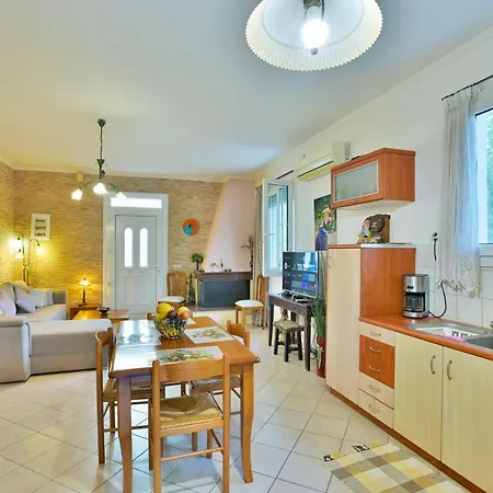 Drossos Garden House Semesterbostad