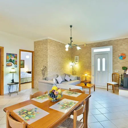 Semesterbostad Drossos Garden House Nidhrion